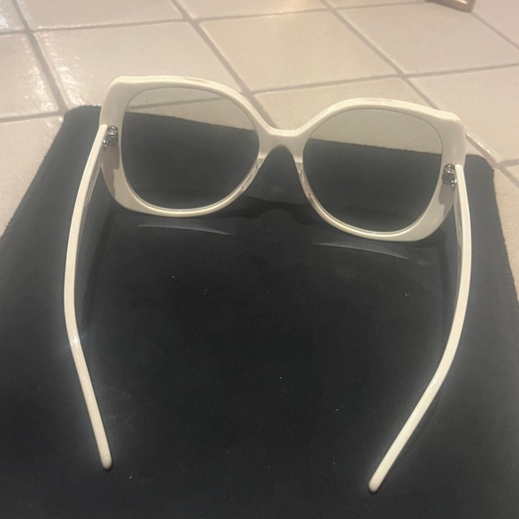 Gucci sunglasses GG04725 Ivory oversized - Picture 5 of 10
